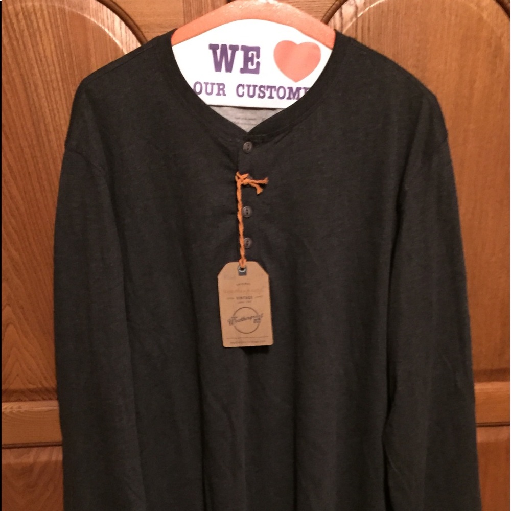 Men’s longsleeve shirt